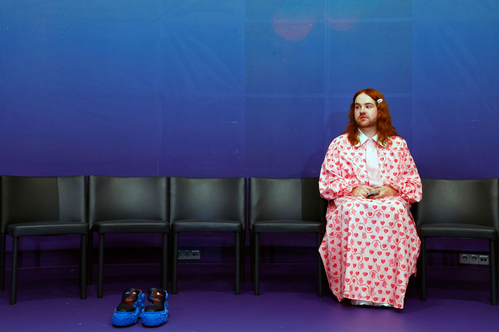 2.-22604-KCE-e-In-de-wachtkamer-tijdens-Amsterdam-Fashion-WeekJPG